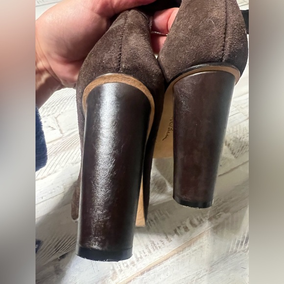 LL Bean Suede Platform Slip Om Adjustable Strap Pump Heels size 7.5 Brown - Picture 12 of 16